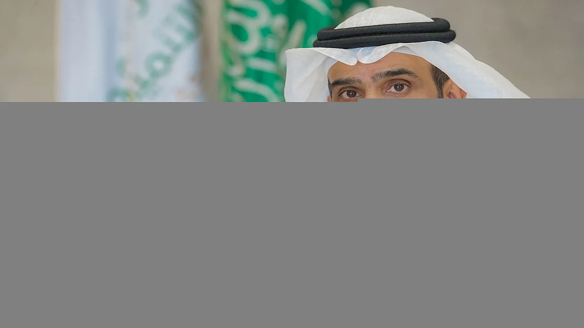 7 آلاف ريال .. «الموارد البشرية» تقرر وضع حد أدنى للاحتساب في نسب التوطين لمهنتي طب الأسنان والصيدلة