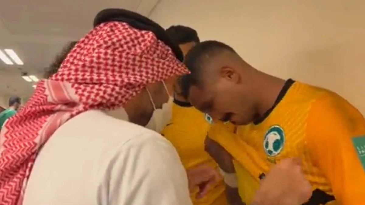 بالفيديو.. فواز القرني ينخرط في نوبة بكاء.. وهذا رد فعل الفيصل