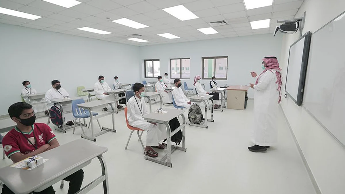 هل تؤيد إلزام المدارس بوضع كاميرات مراقبة داخل فصولها؟ مواطنون يجيبون
