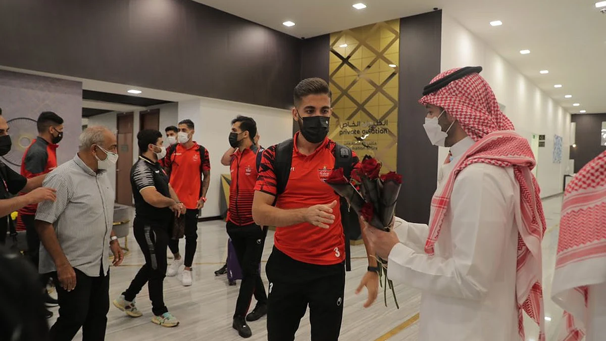 بالصور.. بعثة بيرسبوليس الإيراني تصل إلى الرياض استعدادًا لمواجهة الهلال