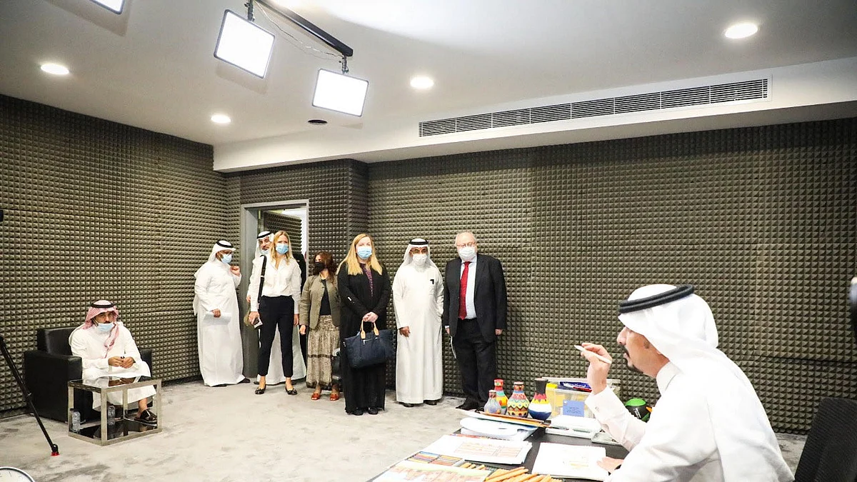 بالصور.. ممثل رئيس الوزراء البريطاني للتعليم يشيد بجهود المملكة في التعليم عن بعد