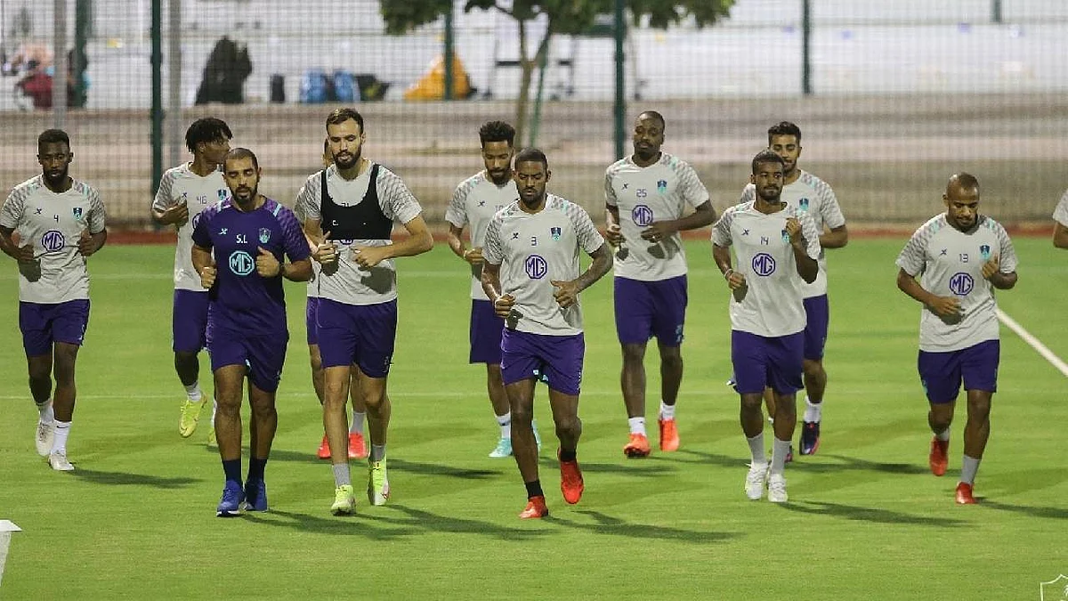 الأهلي يحقق رقمًا مميزًا بعد مرور 9 جولات.. والهلال يطارد من بعيد