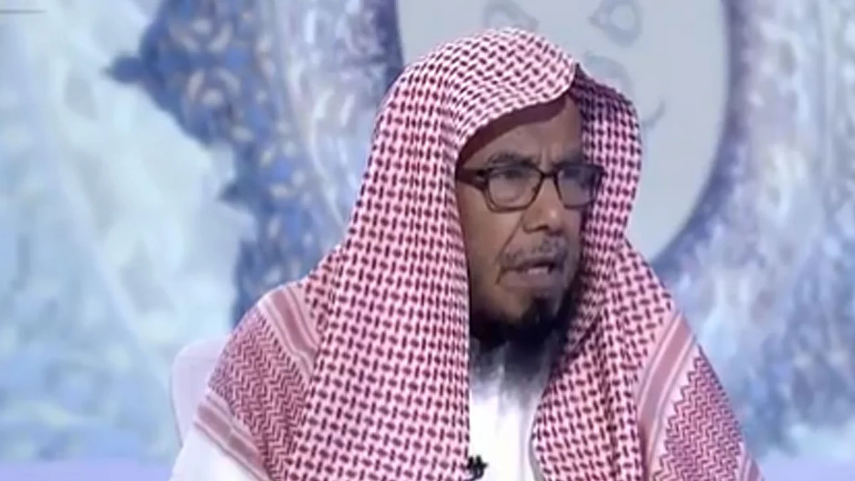 بالفيديو.. الشيخ المطلق يوضح رأي الشرع في مسح المرأة على شعرها المغطى عند الوضوء