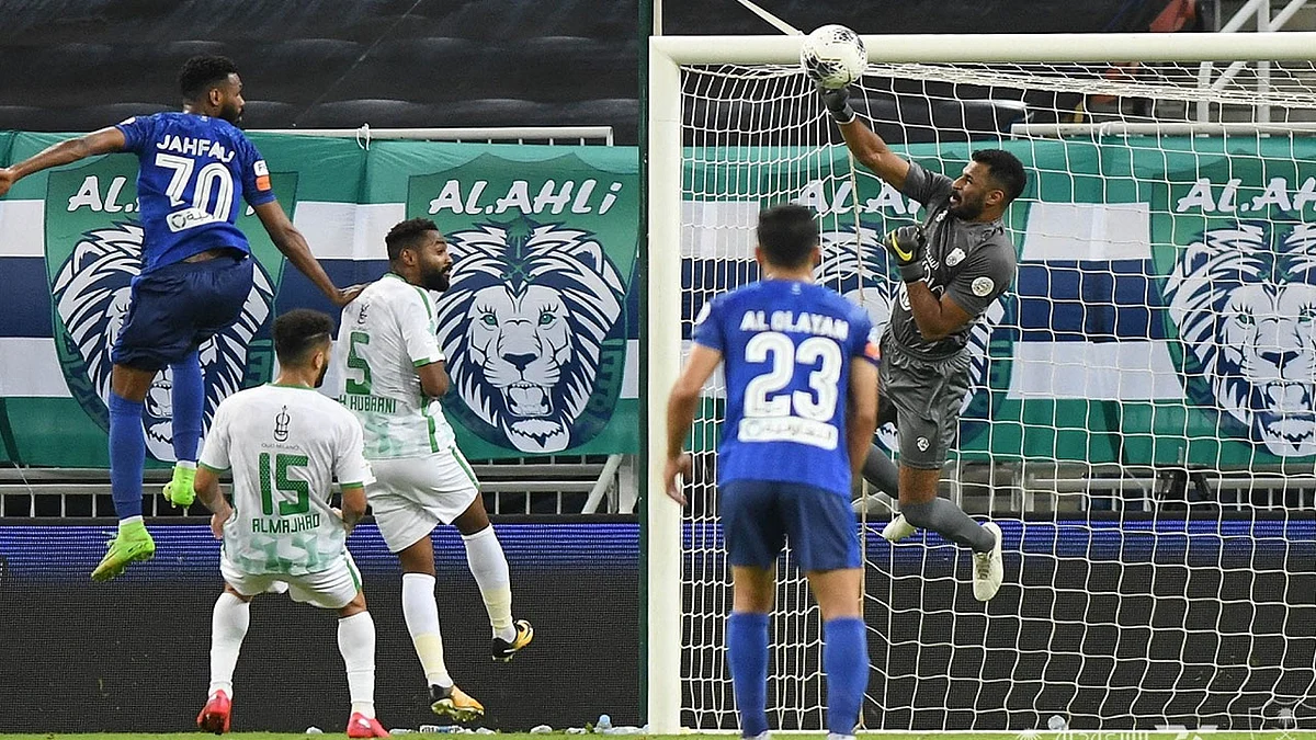 تعرَّف على طاقم حكام الكلاسيكو المرتقب بين الأهلي والهلال