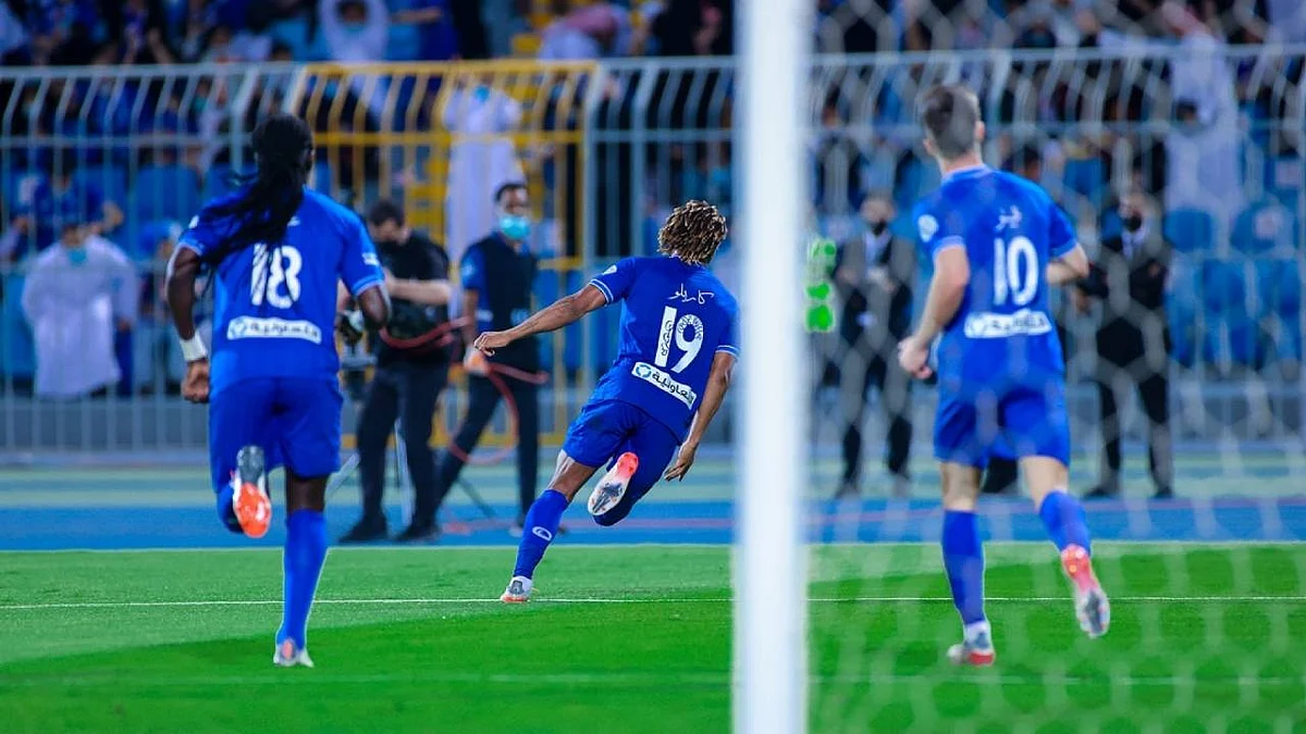 بالفيديو.. الهلال يوقف زحف ضمك بثنائية.. ويضيّق الخناق على الصدارة