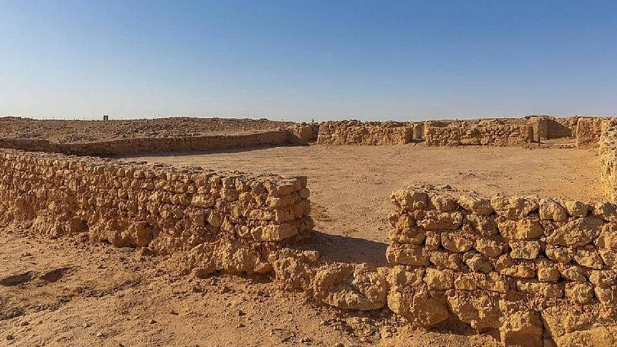 هيئة التراث تبدأ مشروع التنقيب الأثري بموقع «زُبَالا» في الحدود الشمالية