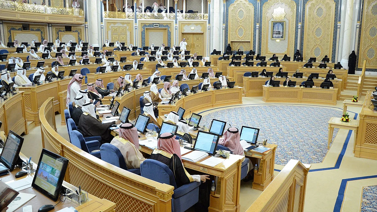 عضو بالشورى يطالب «الرياضة» بتقديم نقل تليفزيوني يليق بأقوى دوري عربي