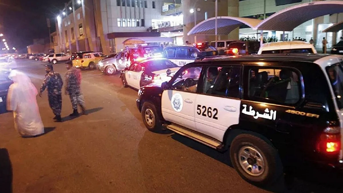 ضبط وحجز شابة سورية بالكويت اعتدت على قوات الأمن لمنع إبعاد شقيقها