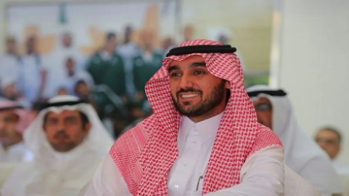 وزير الرياضة يُشيد بمستوى الأخضر أمام أستراليا