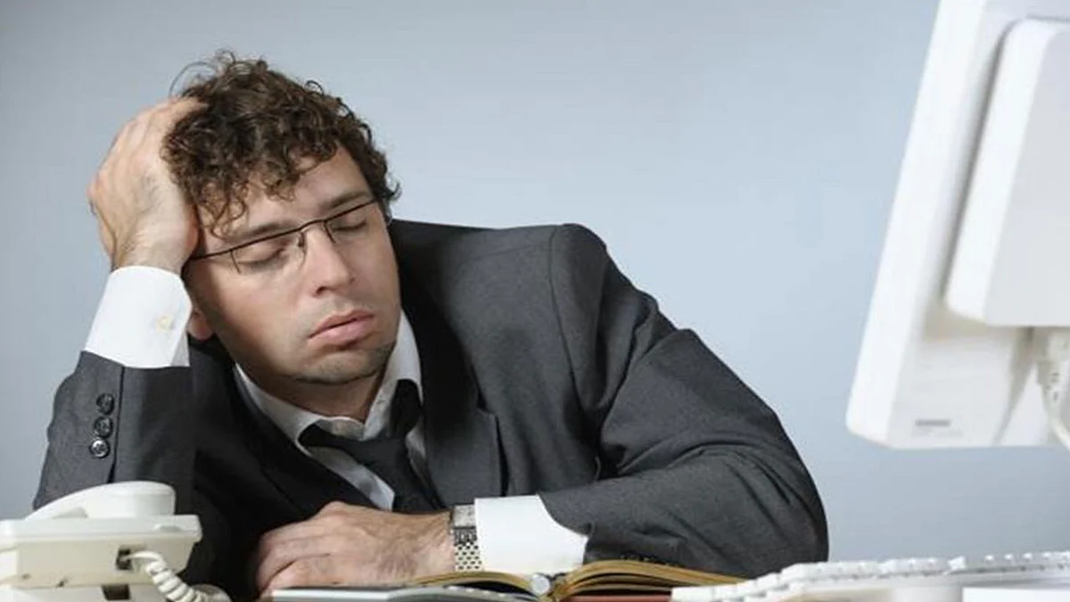استشاري يوضح الفرق بين الكسل والخمول.. ويحذر من هذا الفعل