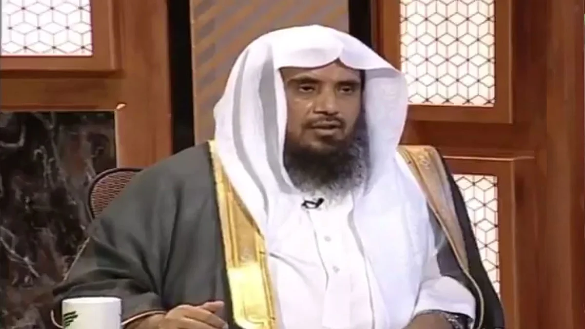 بالفيديو.. عضو هيئة كبار العلماء يكشف حكم مساعدة الطالب بدرجة أو درجتين