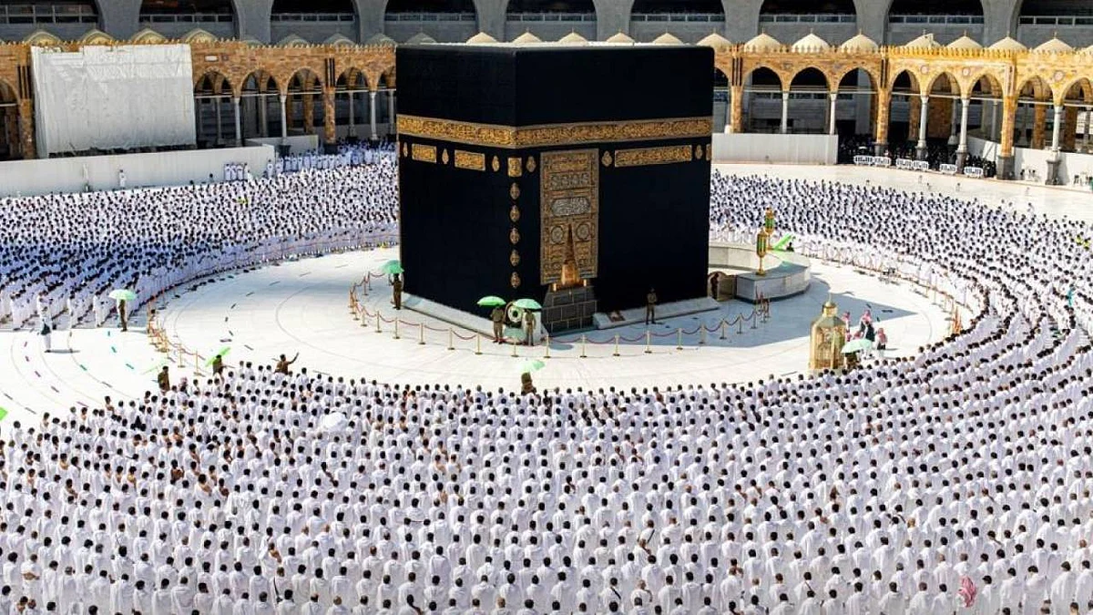 تحديثات جديدة تنظم الطواف بالحرم المكي وحجز تقبيل الحجر الأسود.. ومصادر تكشف عن التفاصيل