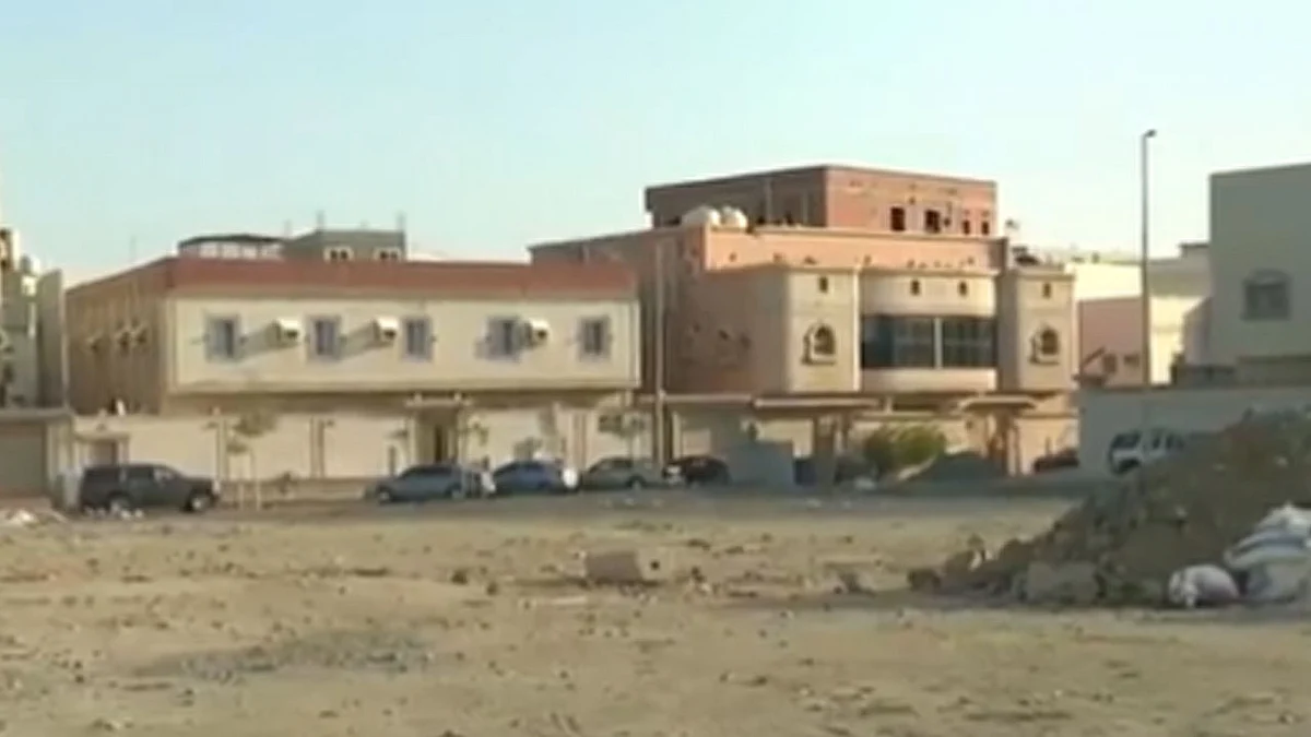 حديقة بجدة تتحول لمردم لمخلفات البناء.. وأهالي: خاطبنا الأمانة منذ 2008 دون تجاوب