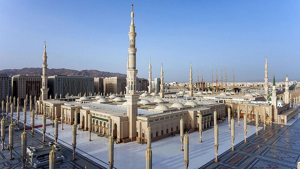 «الحج» تكشف شروط وآلية أداء العمرة والصلاة في المسجد الحرام والروضة والزيارة