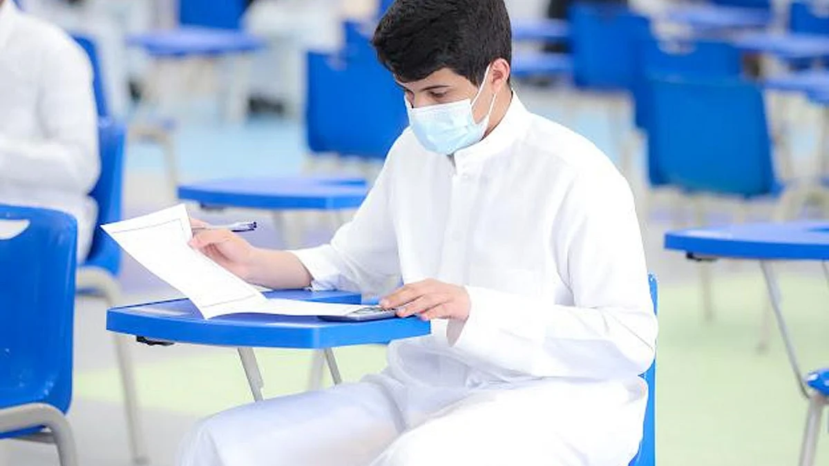 بالصور.. استكمال اختبارات الفصل الأول حضوريًّا للمرحلتين المتوسطة والثانوية