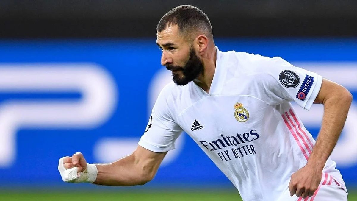 ريال مدريد يقترب من تجديد عقد بنزيما