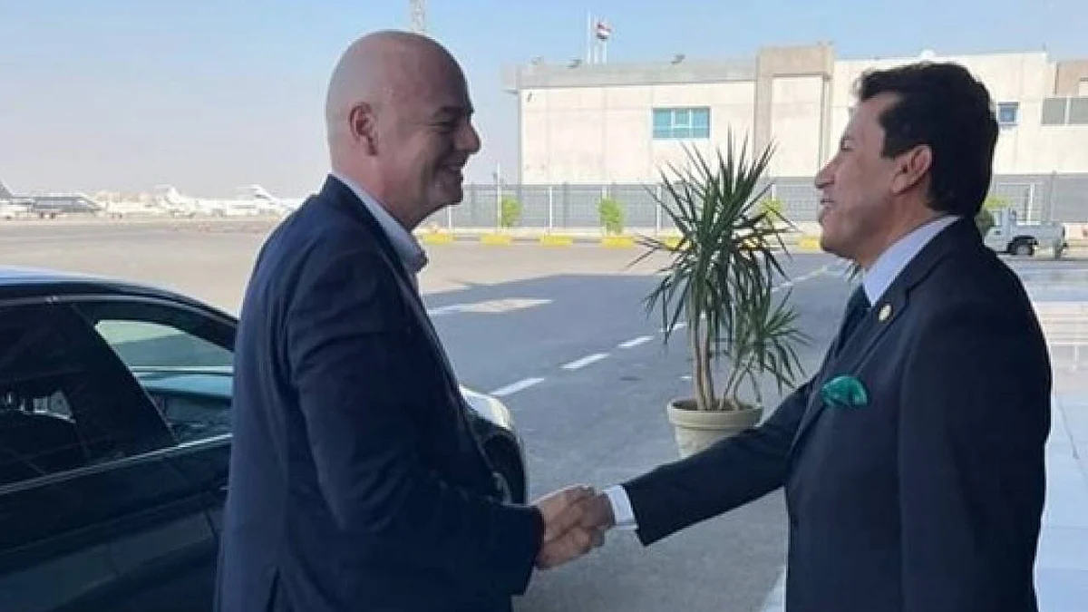 رئيس «فيفا» يصل مصر لحضور «عمومية كاف»