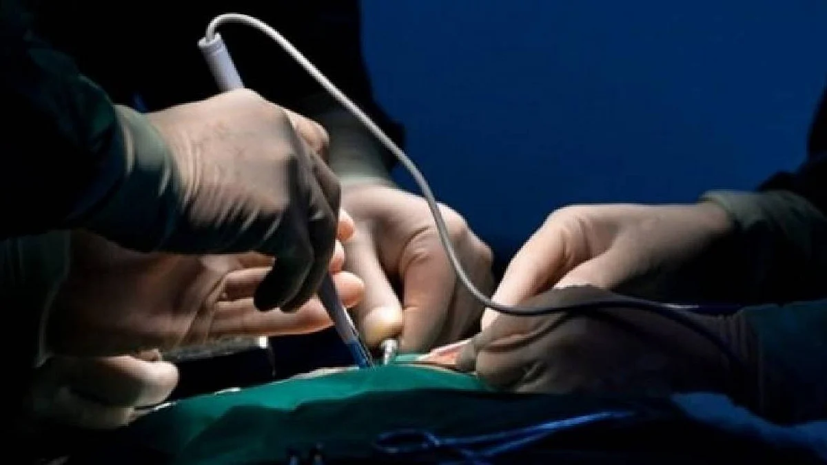 بعد وفاة مريضة بالرياض.. استشاري يحذر من هوس جراحات التجميل