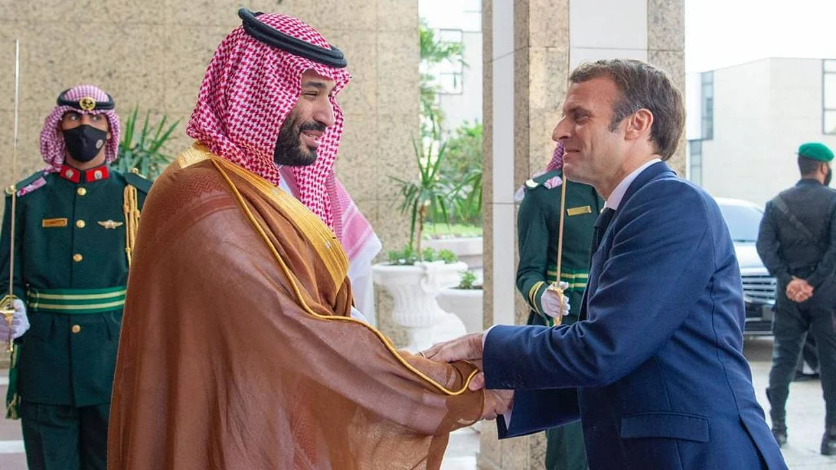 اتصال هاتفي بين ولي العهد وماكرون وميقاتي.. اتفاق لدعم الإصلاحات الشاملة بلبنان