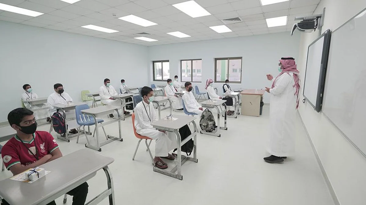 انطلاق الدراسة حضوريًا للمرحلتين المتوسطة والثانوية و«عن بُعد» للابتدائية بالفصل الدراسي الثاني.. اليوم