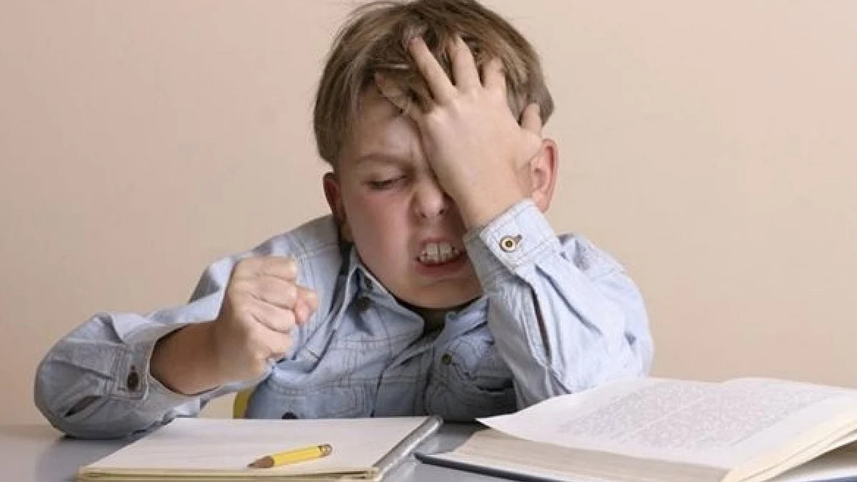 بالفيديو.. استشاري يوضح سبب ضعف التحصيل الدراسي لدى بعض الأطفال.. وينصح بـ3 فيتامينات