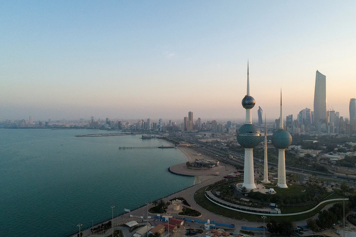 تجميد الحسابات البنكية.. خطر يهدد الوافدين فوق الستين في هذه الدولة الخليجية