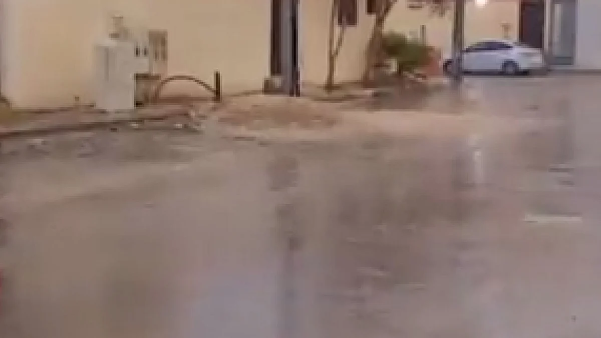 فيديو يوثق هطول الأمطار على حفر الباطن صباح اليوم
