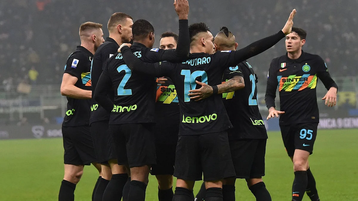إنتر ميلان يعزز صدارته للدوري الإيطالي بفوز صعب على تورينو
