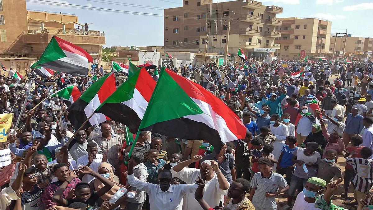 انطلاق المظاهرات في السودان.. والأمن يرد على المحتجين بقنابل الغاز