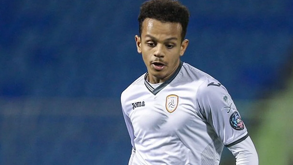 الشباب يعلن إصابة لاعب الفريق بـ«كورونا»