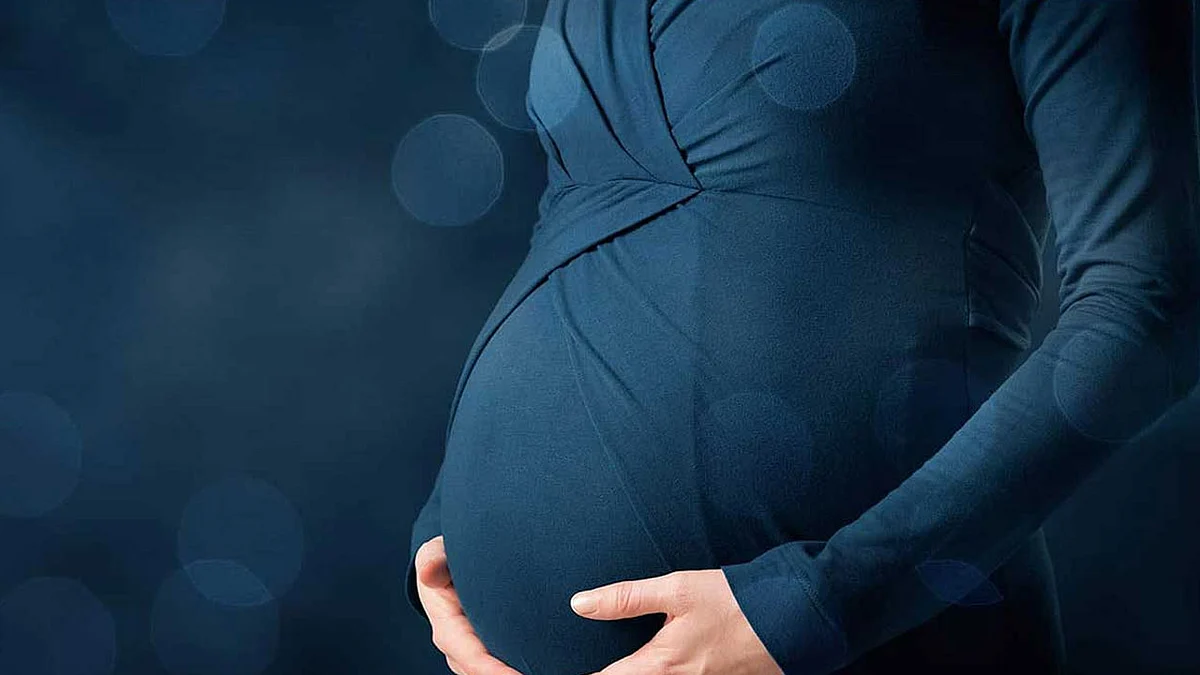استشارية توضّح أسباب تساقط الشعر وحرقان المعدة أثناء الحمل