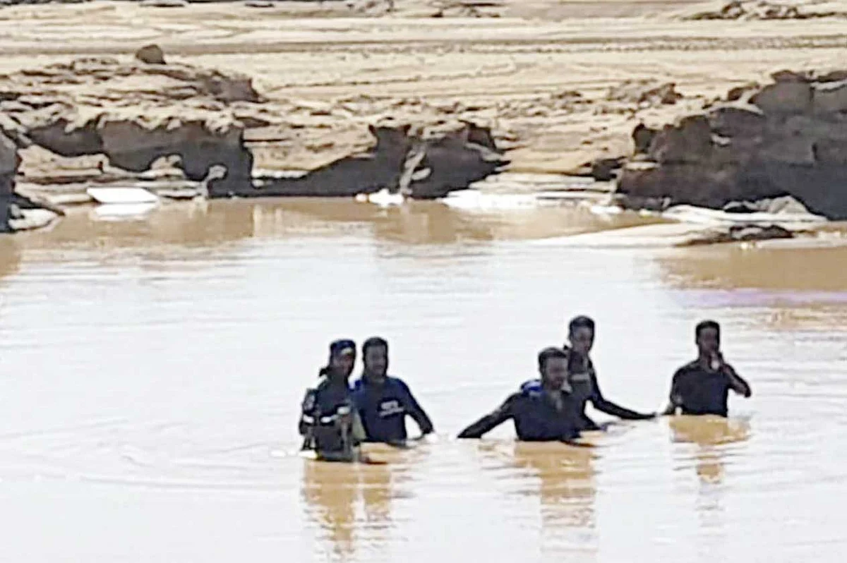 بالصور.. الدفاع المدني يواصل لليوم التاسع البحث عن طفلة ينبع المفقودة