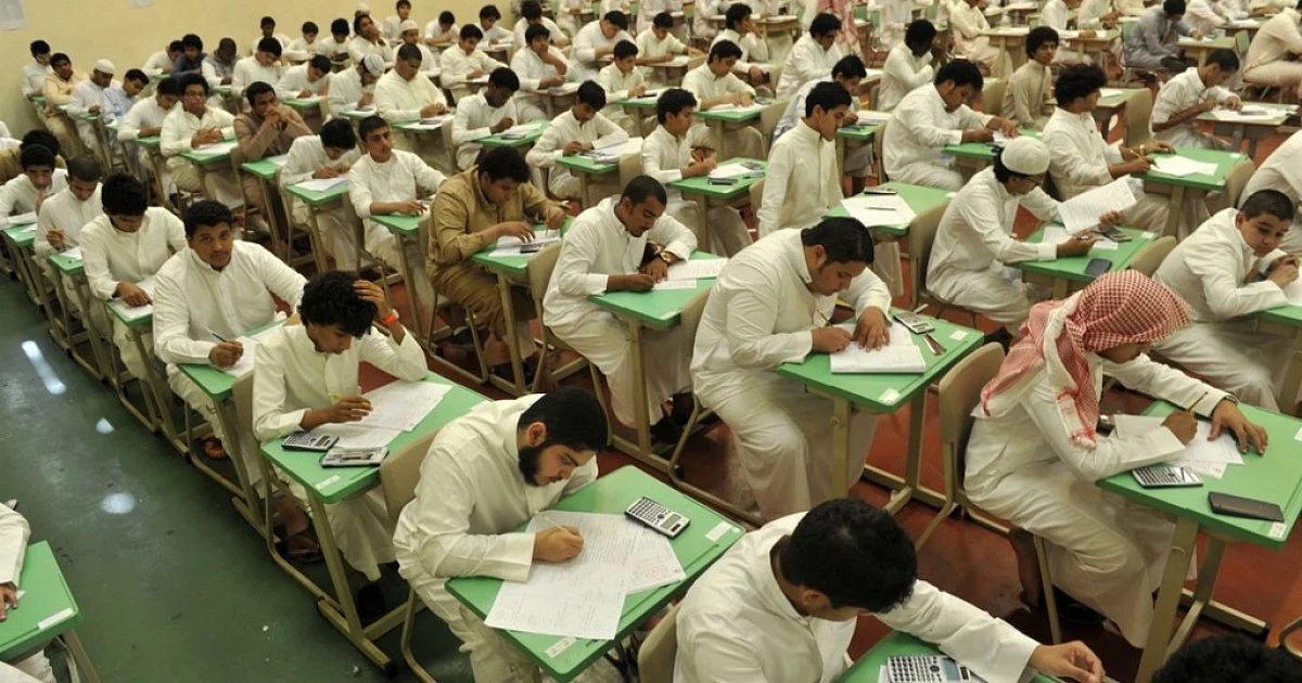 79 ألف طالب بينهم جنود بالحد الجنوبي يؤدون اختبارات منتصف العام بجازان