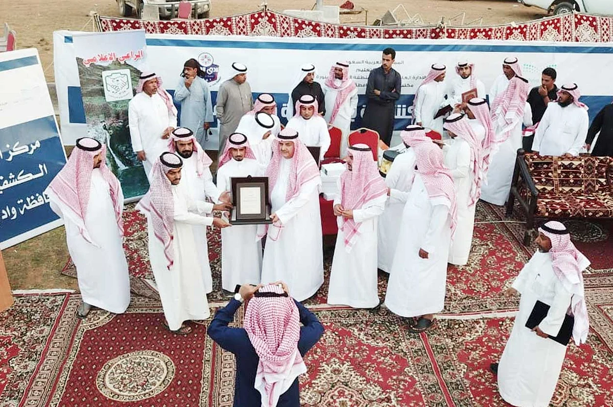 بالصور.. مساعد المدير العام للشؤون التعليمية يرعى حفل مركز الخدمات الكشفية