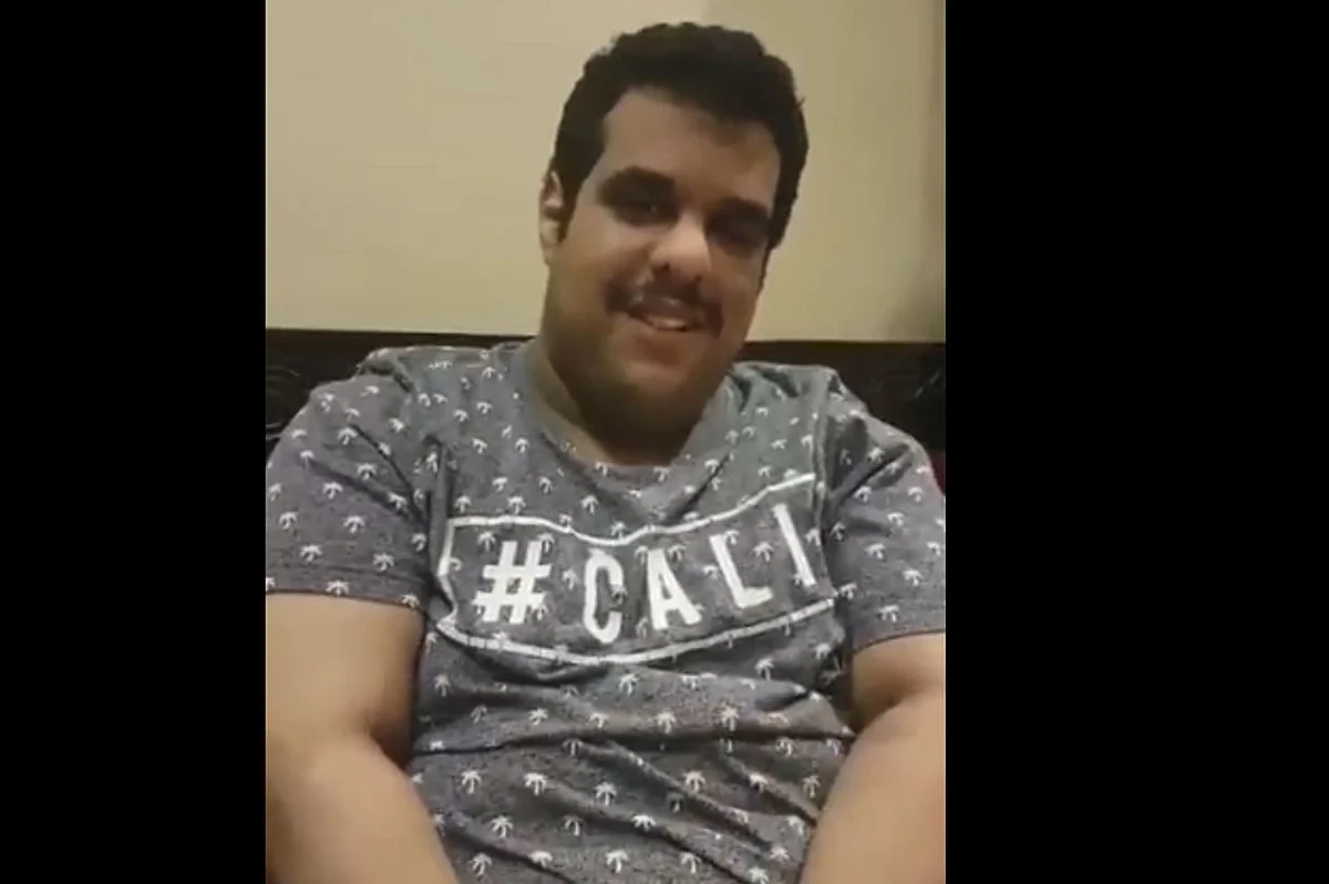 شاب من ذوي الاحتياجات الخاصة يفنِّد ادعاءات الشركة لفصله من عمله