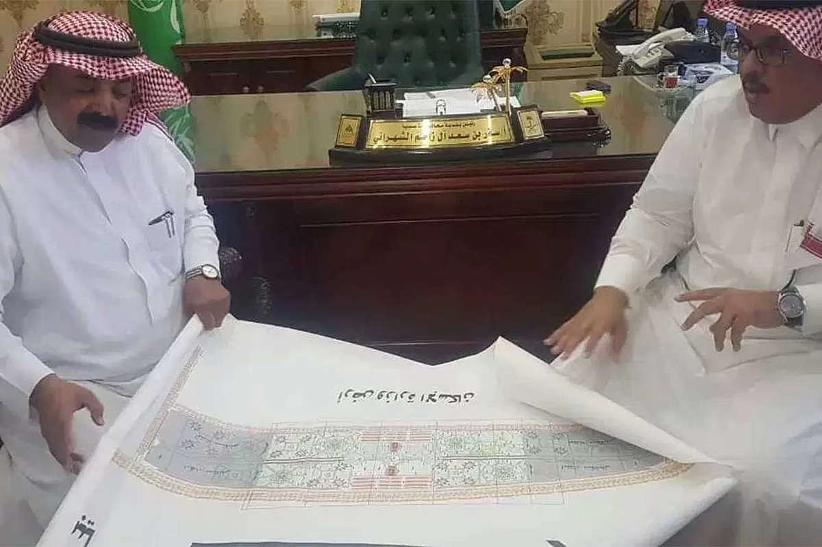 محافظ صبيا يتفقد بلدية المحافظة ويطلع على المشاريع الجاري تنفيذها