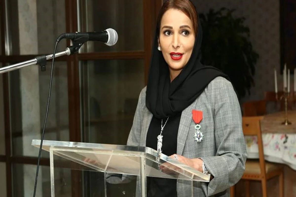ماكرون يمنح الشيخة هند بنت سهيل أعلى وسام في فرنسا