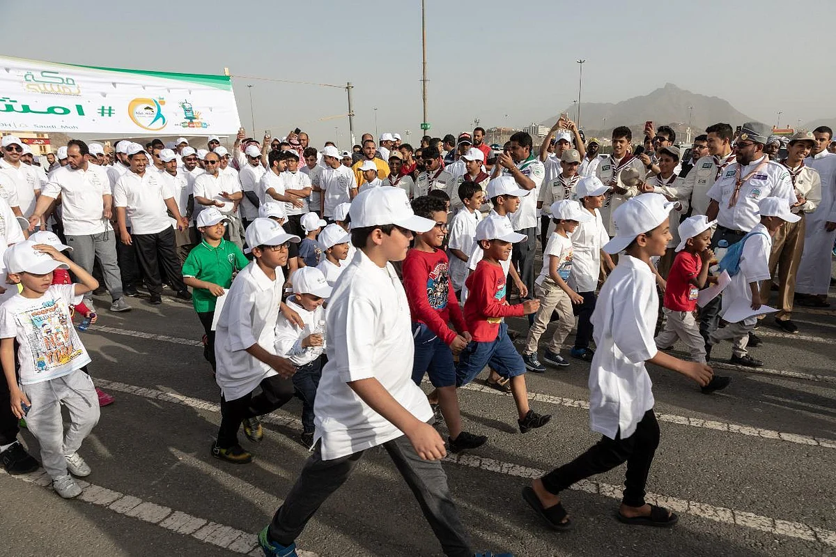 800 مواطن يشاركون في مبادرة «امشي 30» بمكة