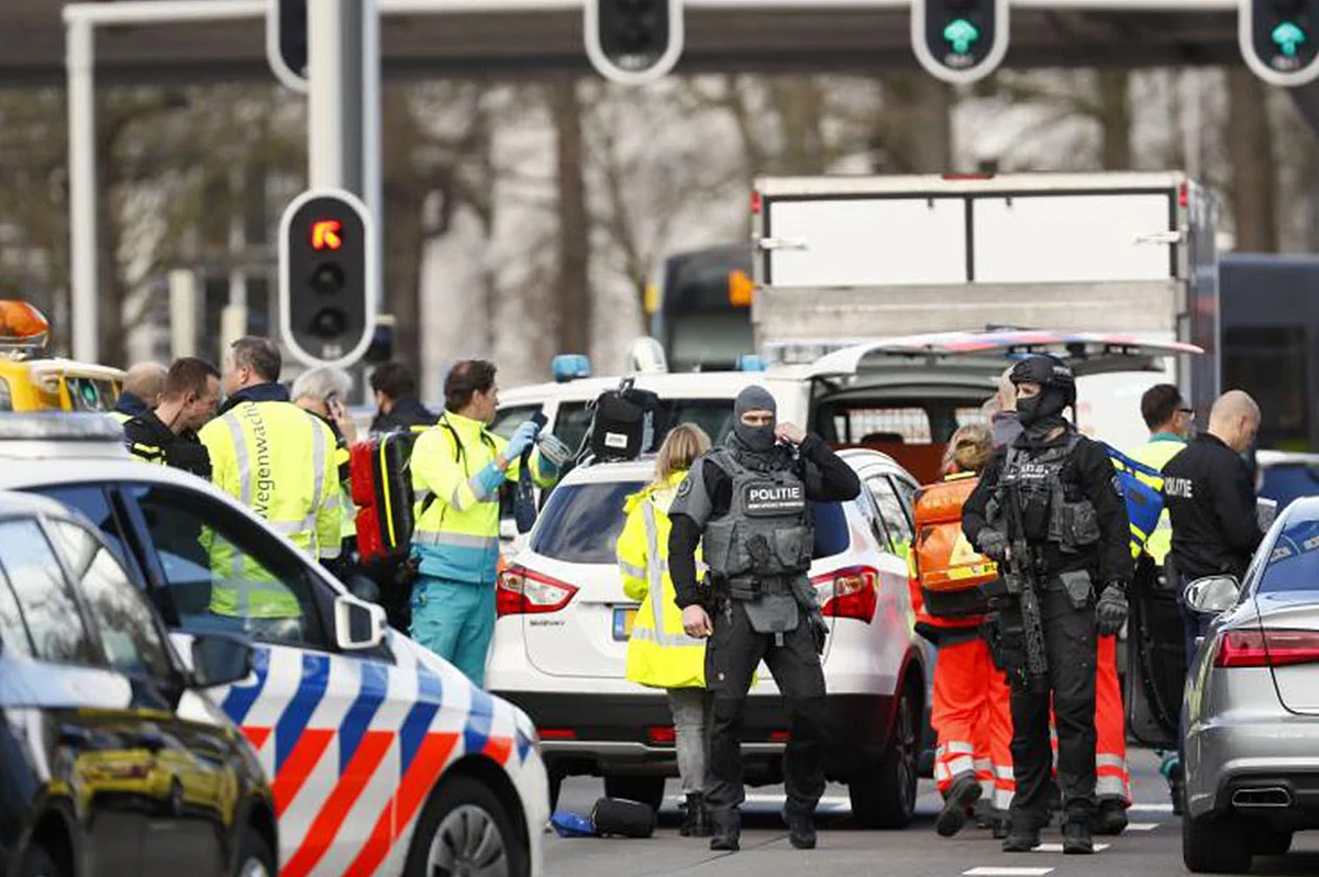 أول تعليق لرئيس وزراء هولندا على حادث إطلاق النار بـ«ترام أوتريخت»
