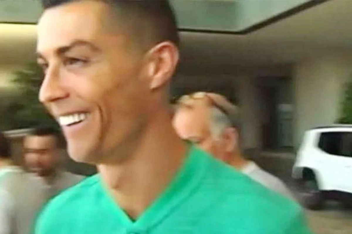 بالفيديو.. رد فعل رونالدو على مشجع طلب منه التوقيع على قميص ريال مدريد