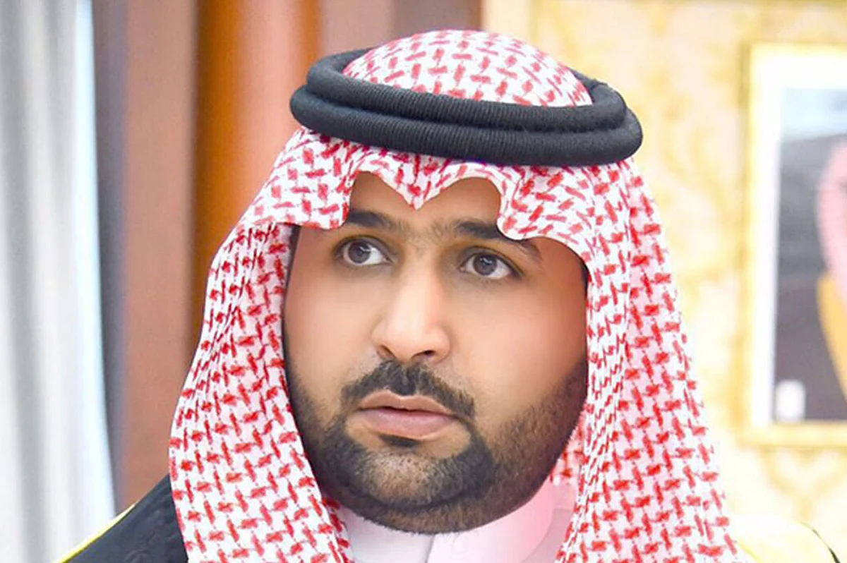 نائب أمير جازان ينقل تعازي القيادة لوالد وذوي الشهيد وكيل الرقيب محزري