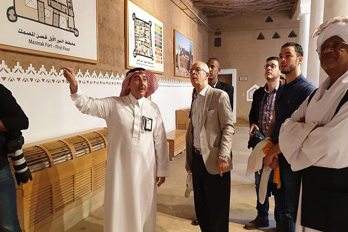 بالصور.. متحف المصمك يُبهر فائزي جائزة الملك فيصل العالمية