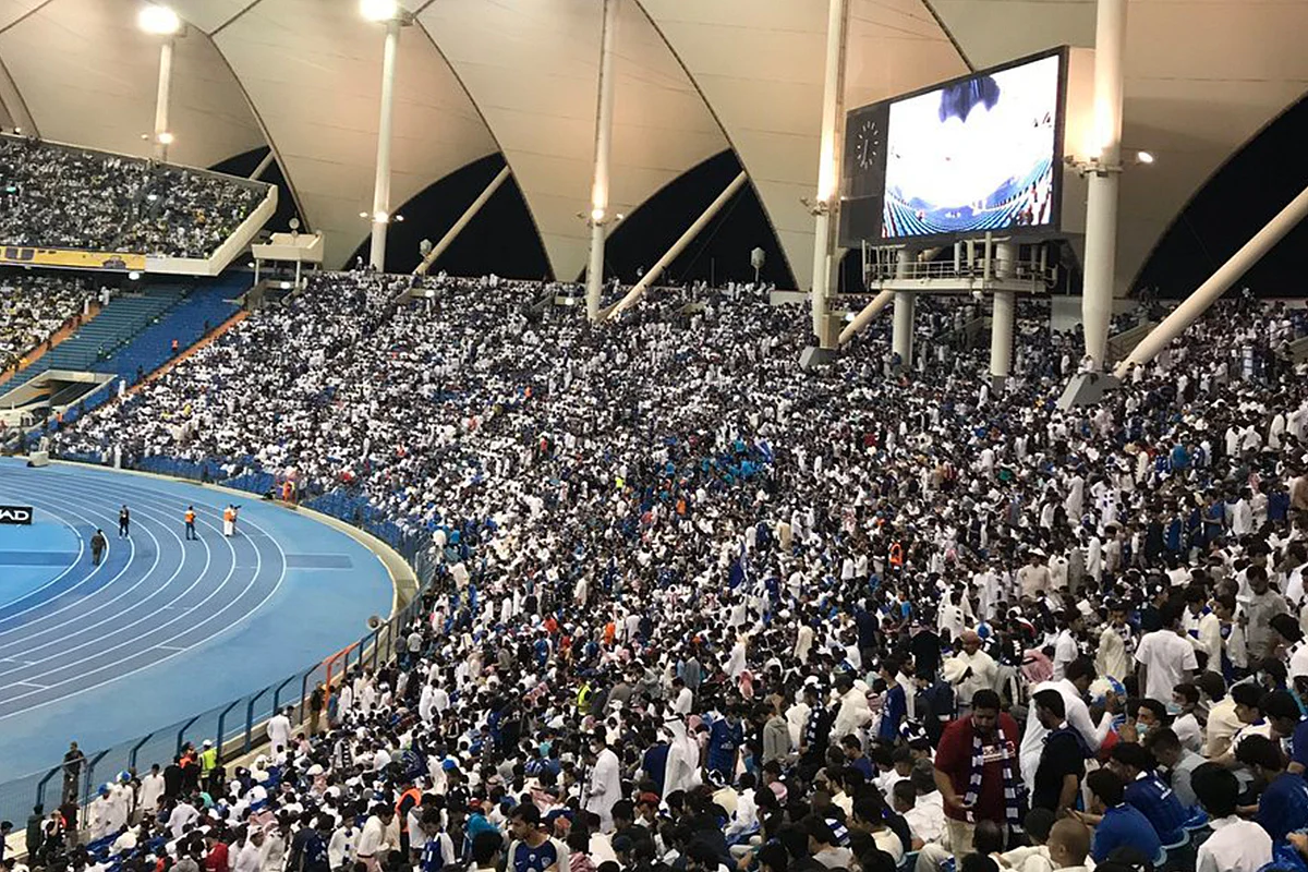 بالصور.. ملعب الملك فهد بالرياض يكتظّ بجماهير النصر والهلال