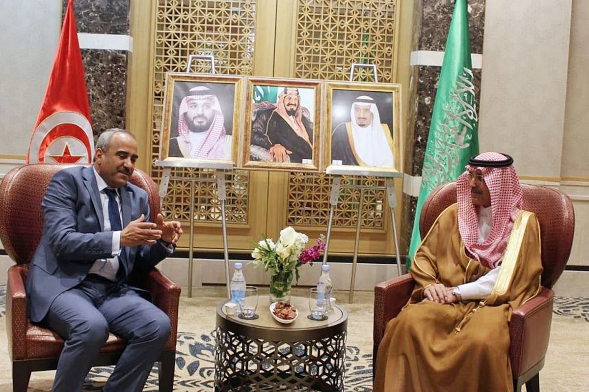 الجدعان يستعرض مع نظيره التونسي مشروعات القرارات الخاصة بالقمة الثلاثين