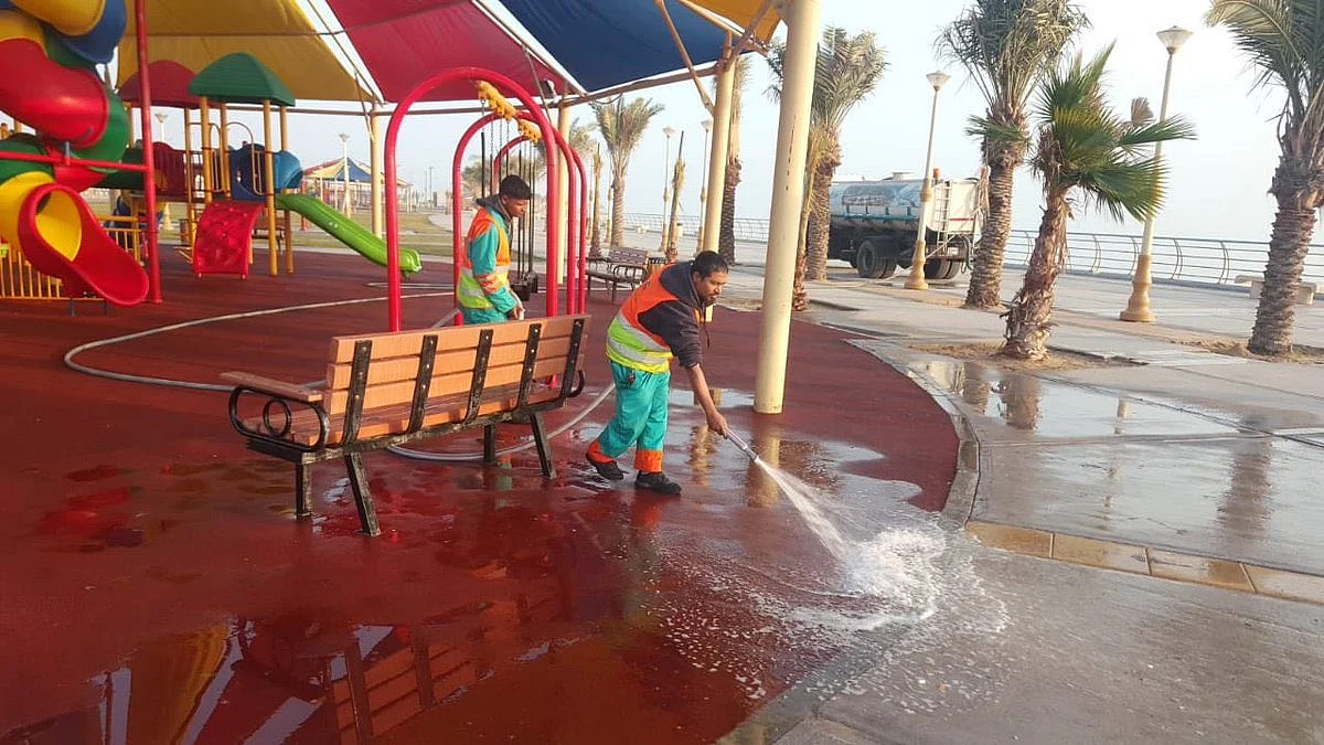 بالصور.. خطة لمكافحة الحشرات ورفع المخلّفات بالدمام