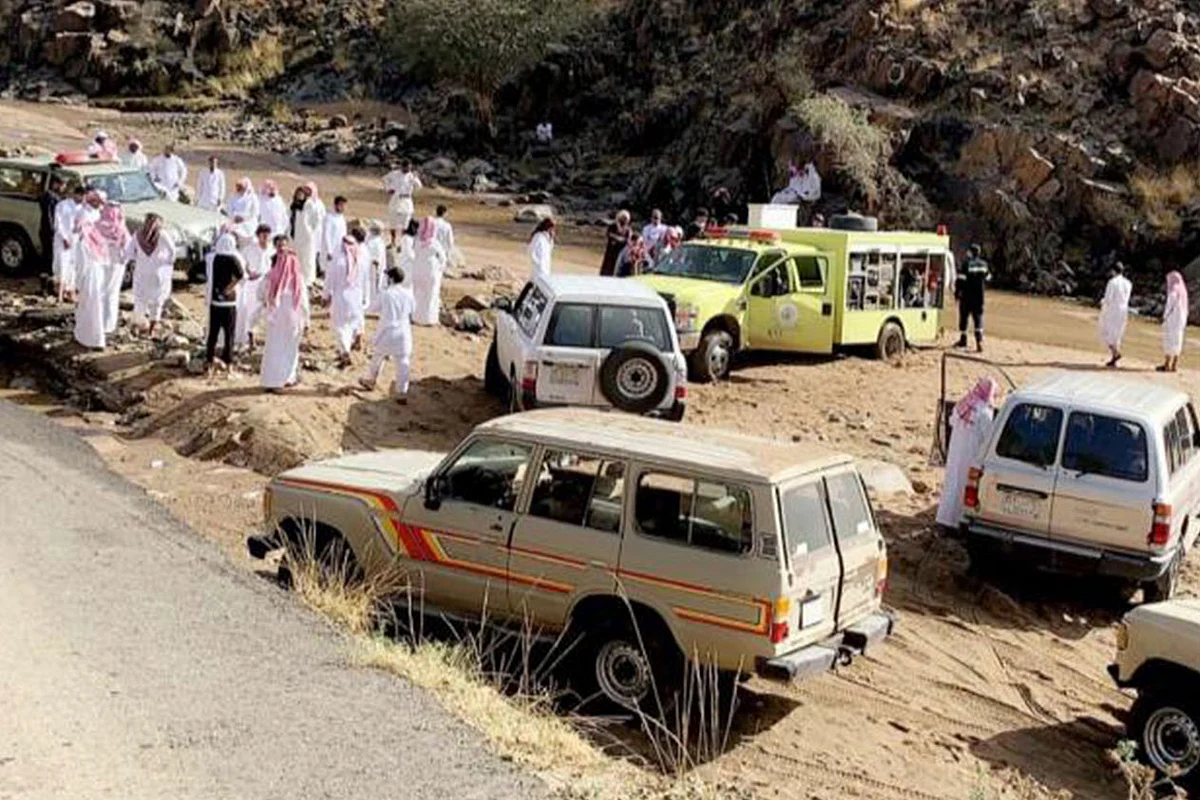 العثور على جثة رجل وزوجته جرفتهما السيول جنوب الطائف