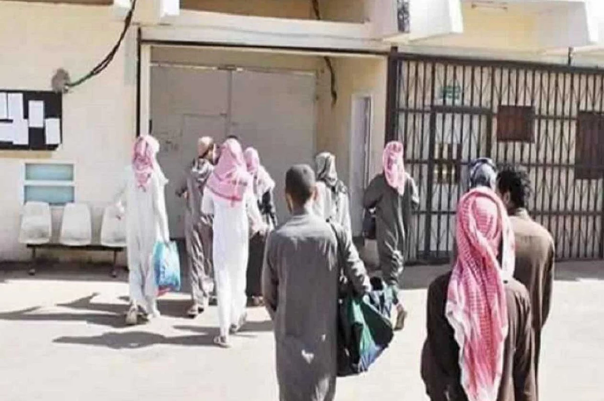 سجون القصيم تطلق سراح 24 مستفيدًا من المشمولين بالعفو الملكي