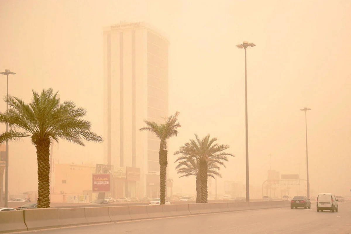 رياح مثيرة للغبار وغيوم على عدة مناطق بالسعودية.. الخميس