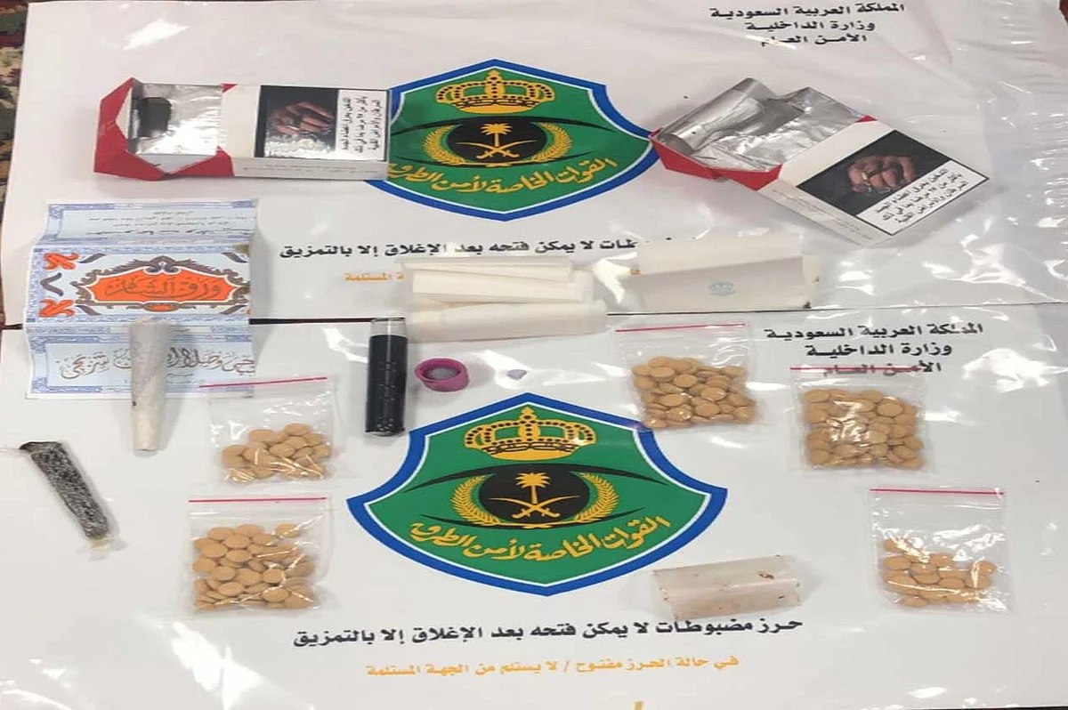 «أمن الطرق» بالجوف يضبط أكثر من ألف حبة كبتاجون مخدرة وقطع حشيش