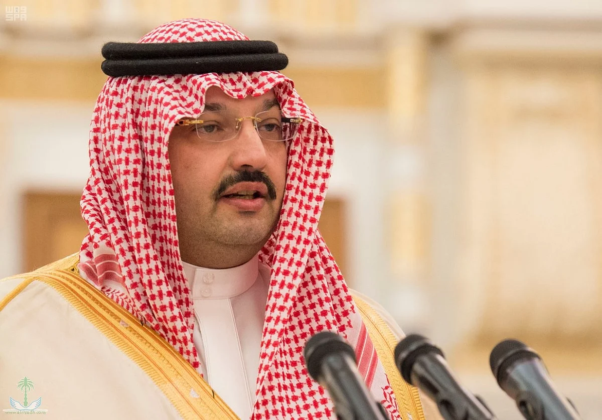 أمير عسير يتابع إعادة تخطيط وسط أبها بعد إزالة المجمع الحكومي